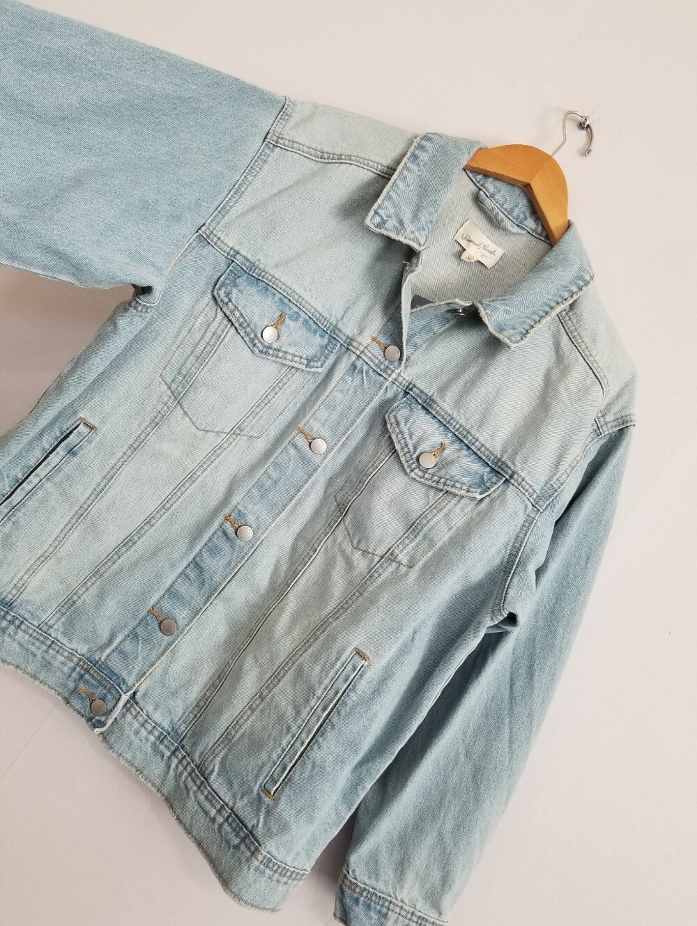 NWT Universal Thread Light Wash Baggy Trucker Denim Jacket Size XL - Picture 4 of 10